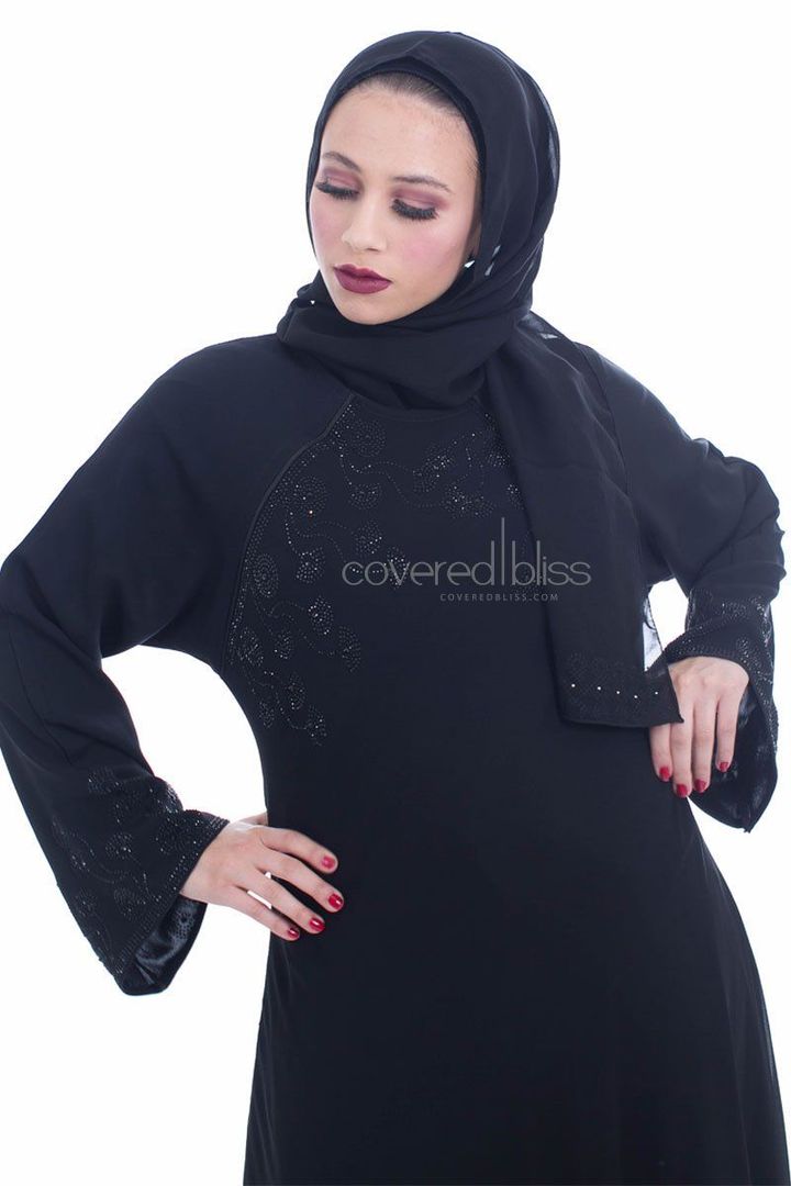 5 Big Reasons You Can Never Go Wrong With Black Abaya!