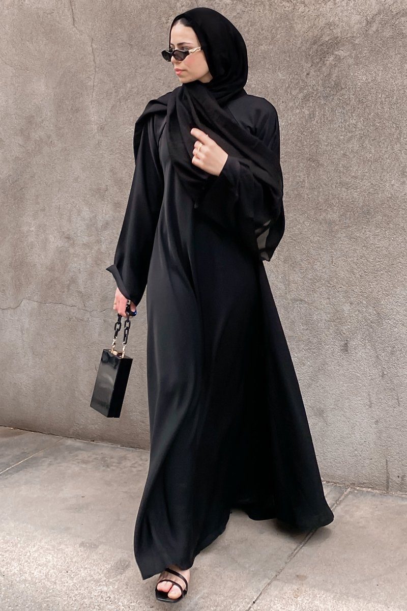 Black Abaya – Batul elegant plain abaya for modest women, made from soft cotton and Neda blend, perfect for everyday wear and special occasions.